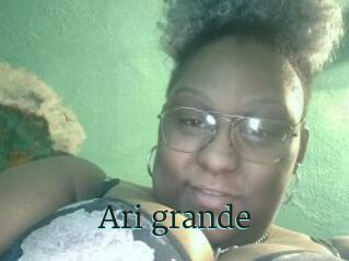 Ari_grande