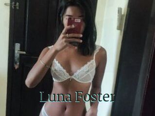 Luna_Foster