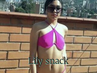 Lily_snack